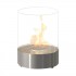 Zylinderförmiger Bioethanol-Kamin in modernem Design. Hergestellt aus Edelstahl und Glas um den Brenner herum