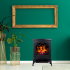 Klassischer elektrischer Kamin in schwarz